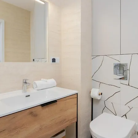 Srodmiescie Angielska Grobla With Free Parking By Renters Apartment Gdansk