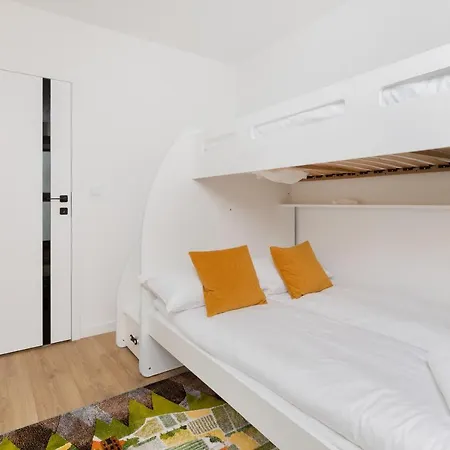 Srodmiescie Angielska Grobla With Free Parking By Renters Apartment