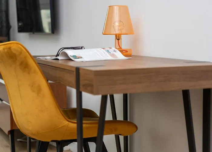 Srodmiescie Angielska Grobla With Free Parking By Renters