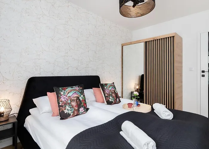 Srodmiescie Angielska Grobla With Free Parking By Renters Apartment *